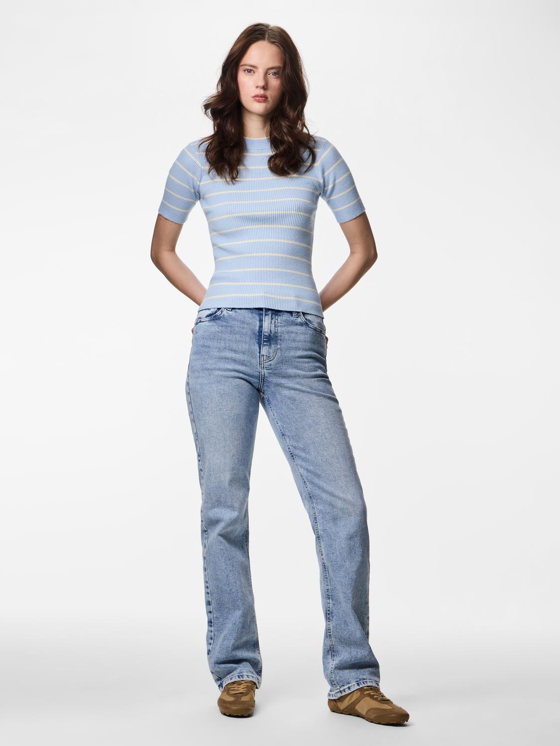 model_shot-front_full